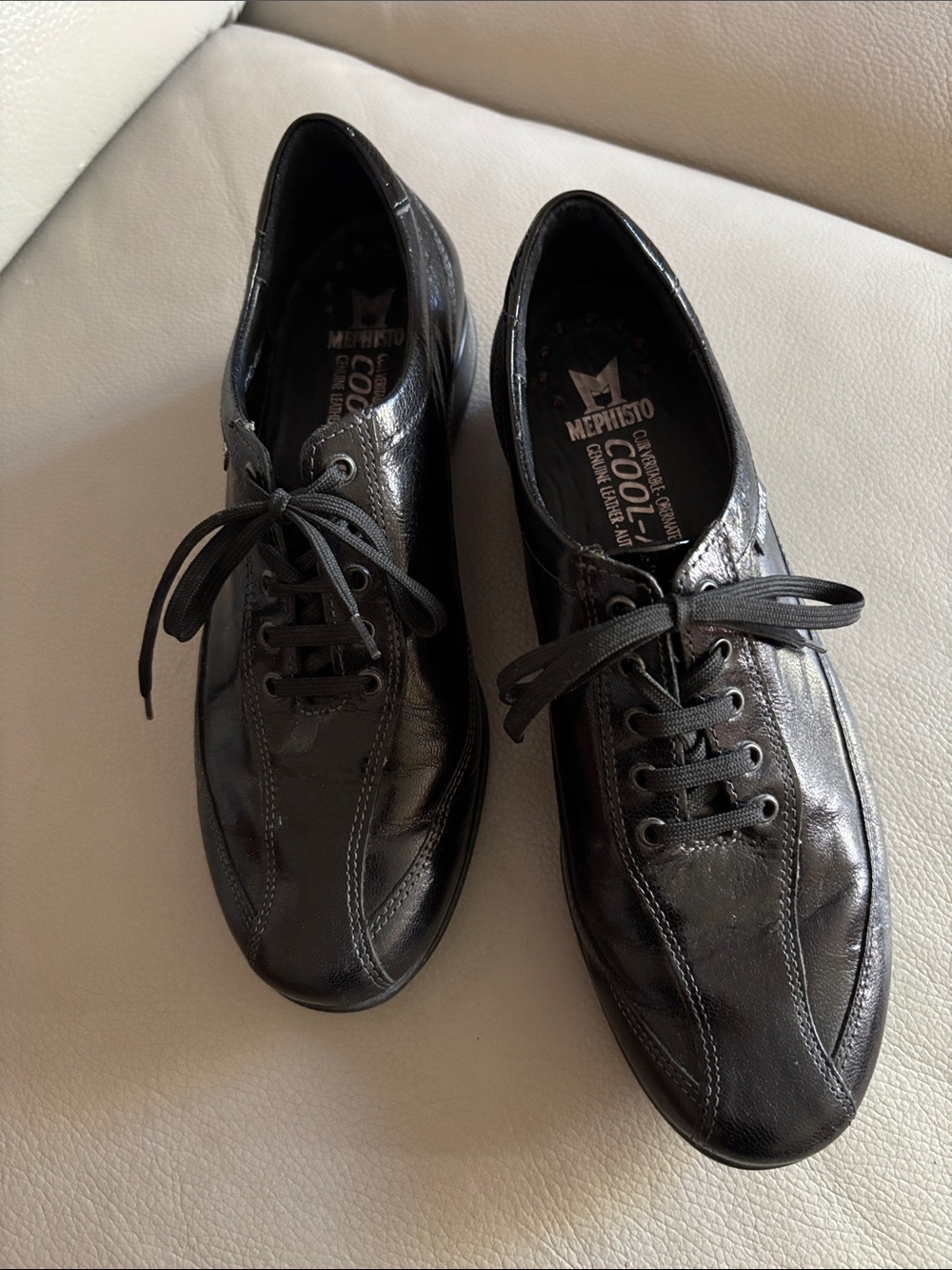 Mephisto Cool-Air black patent leather shoes. Size 7.5 US. Excellent condition.